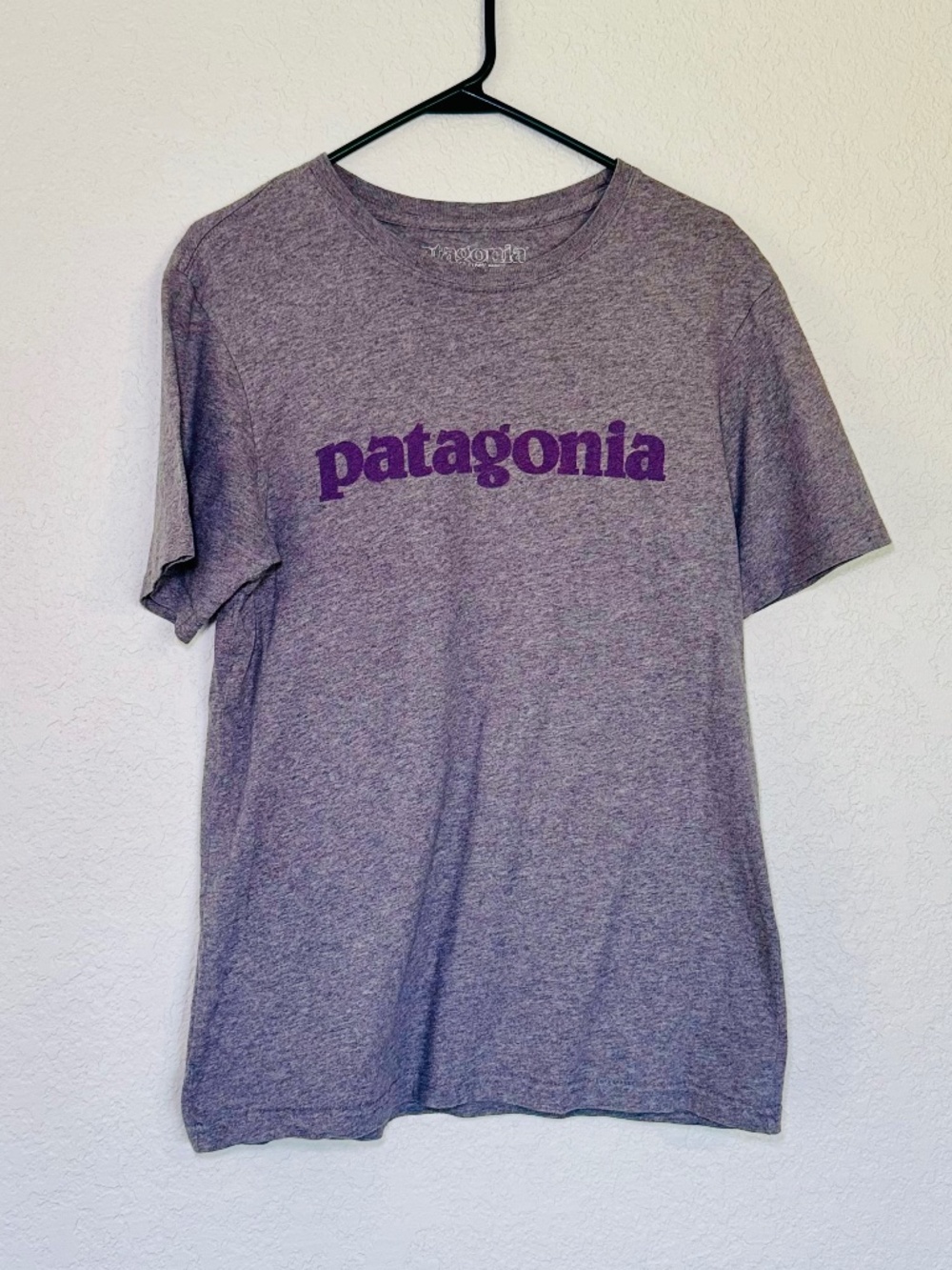 Patagonia T-Shirt Men's Small Gray Organic Cotton Logo Short Sleeve Made in USA